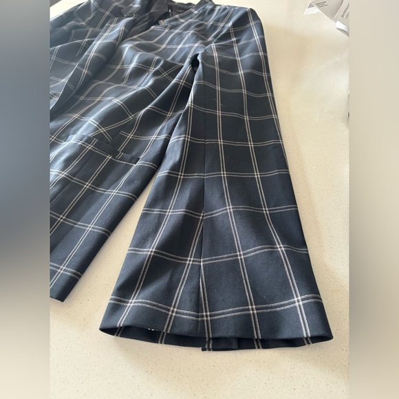 NWT Banana Republic Women's Navy
Windowpane Plaid Blazer W/Bell sleeve Size 16 - Picture 9 of 15
